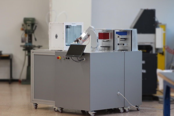 Piattaforma per produzione di dispositivi microfluidici